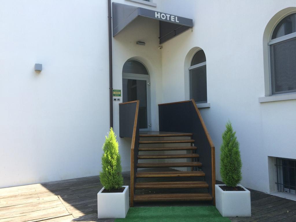 Blue Hotel سوزارّا المظهر الخارجي الصورة